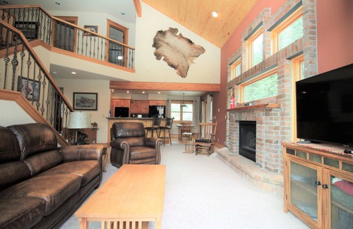 Ouray House | Large Home1blk to Hot Springs Pool, wraparound deck, Cinema Room, parking for 7