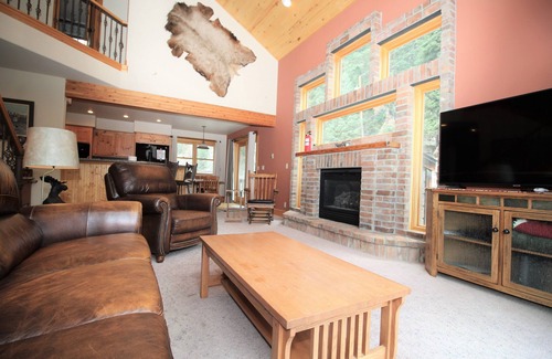 Ouray House | Large Home1blk to Hot Springs Pool, wraparound deck, Cinema Room, parking for 7