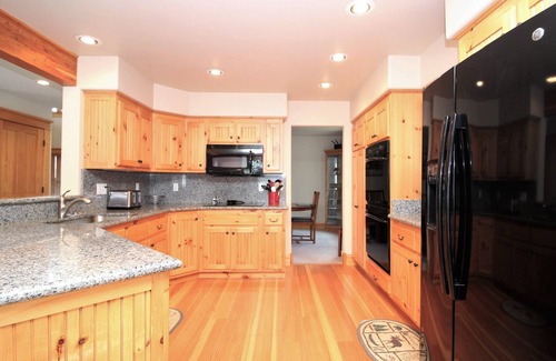 Ouray House | Large Home1blk to Hot Springs Pool, wraparound deck, Cinema Room, parking for 7