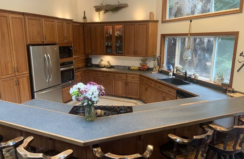 Fortuna House | Large house Up in the Redwoods perfect for large families. Pet friendly.