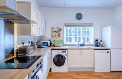 Ulceby Other | Large House with Garden & Outdoor Furniture - Ideal for Families & Dog Friendly