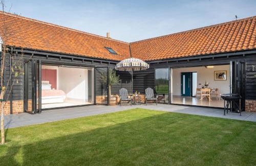 Ipswich House | Large immaculate rural conversion - The Milking Parlour