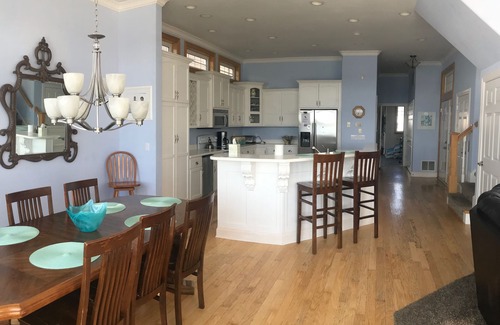 Enchanted Hills House | Large Lakefront, 5 bdrm, 5 bath, Elevator, Pure Sand Bottom Great for Swimming