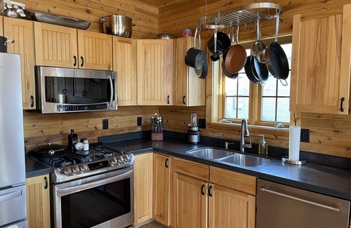 Cascade House | Large lakefront Cabin w/year-round activities & enough beds for everyone!
