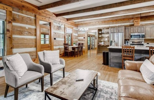 Terrell Cabin | Large, Lakefront Luxury Cabin on Lake Norman