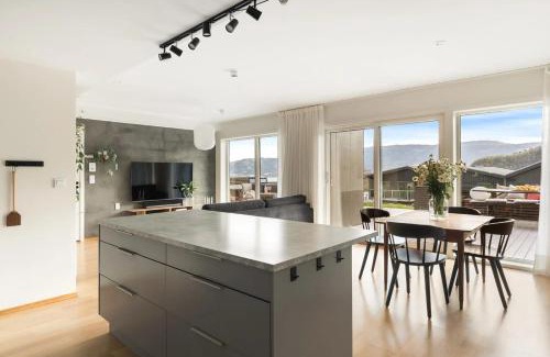 Laksevag Apartment | Large luxurious apartment with private terrace and parking