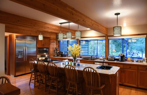 Mount Shasta House | Large luxury 4600' Mt. Shasta Home on Resort Golf Course w/Breathtaking Views