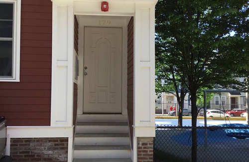 South Boston House | Large Luxury Condo/Townhouse Center of South Boston W/Free Parking & WiFi