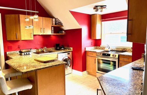 Findlay Apartment | Large Luxury Downtown "Design Studio" One Bedroom Apartment