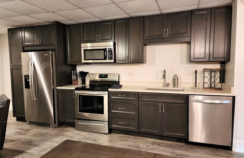 Athens House | Large Luxury Home- 4 KING Bdr+ 2 Bdr Awesome Entertaining Rm for 12- UGA 4 miles