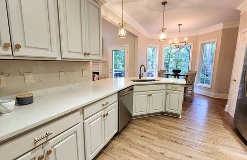 Athens House | Large Luxury Home- 4 KING Bdr+ 2 Bdr Awesome Entertaining Rm for 12- UGA 4 miles