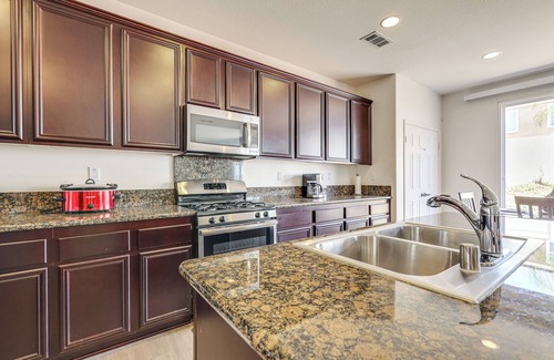 Menifee House | Large Menifee Home: 1 Block to Neighborhood Park!