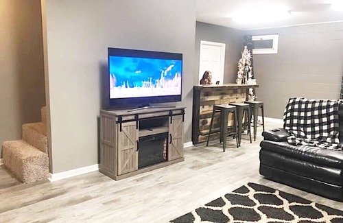 Michigan City House | Large Michigan City home!Pool-10 minutes to beach!