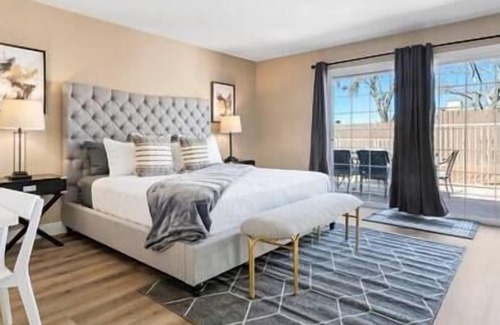 River Mountain House | ❤️Large Modern 4BR w/ Heated Pool on .35 Acres