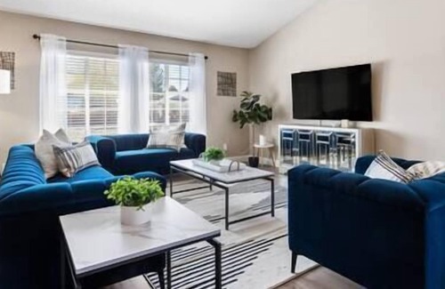 River Mountain House | ❤️Large Modern 4BR w/ Heated Pool on .35 Acres