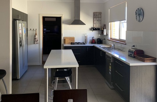 Port Neill House | Large Modern home close to the beach