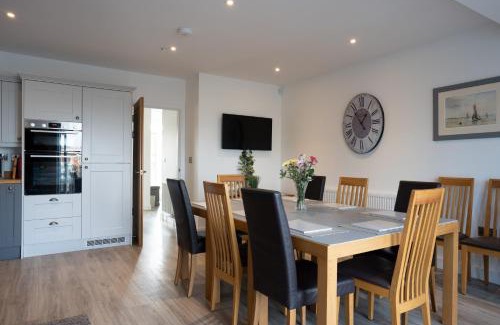 Oulton Broad House | Large Modern Scenic 4 Bedroom Townhouse