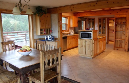 Eagle Nest Cabin | Large Mountain Cabin Near Angel Fire & Red River - 6+ Bedrooms - On 100 Acres