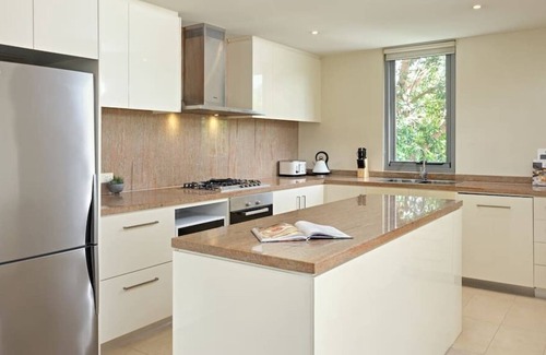 Warrawee Apartment | Large Premium 2 Bd Apt with Views | Balcony Dining