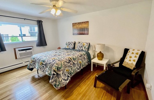 Park Ridge Apartment | Large private 2 bedroom apartment North of CHICAGO