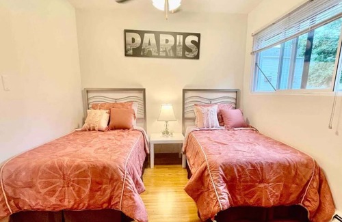 Park Ridge Apartment | Large private 2 bedroom apartment North of CHICAGO