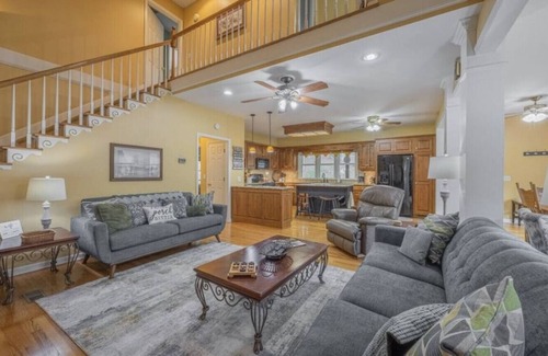 Reed Creek House | Large Private Lake Front home on level lot, kayaks, fire pit FREE firewood!