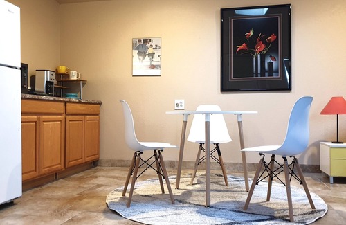 Northside Apartment | Large Private Oasis with Yard Space, Minutes to Downtown