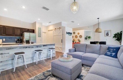 Sunset Lakes House | Large Relaxing Poolside Patio! 4 Miles to Disney.