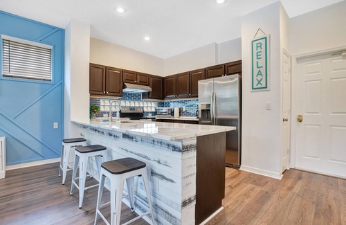 Sunset Lakes House | Large Relaxing Poolside Patio! 4 Miles to Disney.