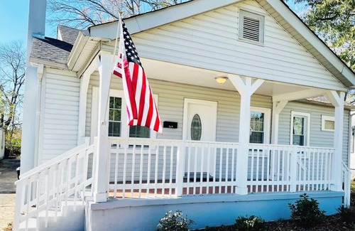 Crestline Heights House | Large, Renovated On E. Lake Park! Comfy Cottage