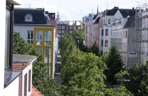 Goethestraße Apartment | Large roof terrace - Sun-drenched apartment - Elevator available
