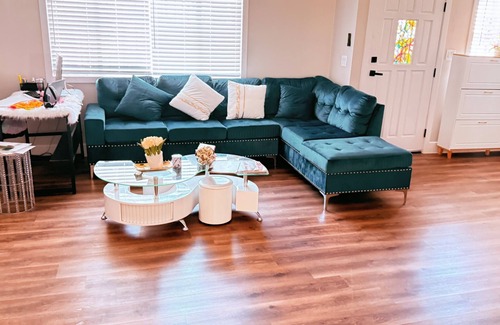 Winchester House | Large room with private bathroom