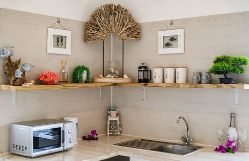 Port Elizabeth Apartment | Large Sea-Facing Apartment wth breathtaking views, private balcony & kitchenette