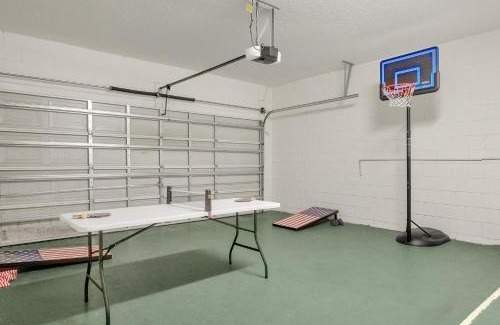 Solana House | Large Spacious Home w Private Pool & Hot Tub