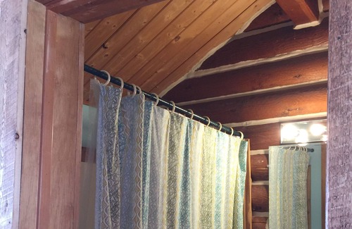 Stanley Apartment | Large Studio Apartment with kitchenette Sawtooth & Creek Views Dark Sky Reserve