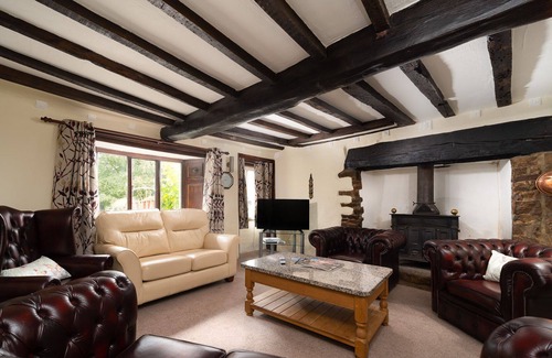 Broadwoodkelly Cottage | Large thatched cottage in Devon