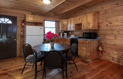 Pine Mountain Cabin | Large triplex cabin-great for groups!