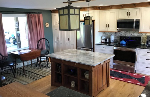 Belfast House | LARGE WATERFRONT HOME-Stunning harbor views-Walk to town-Large Deck-summer dates