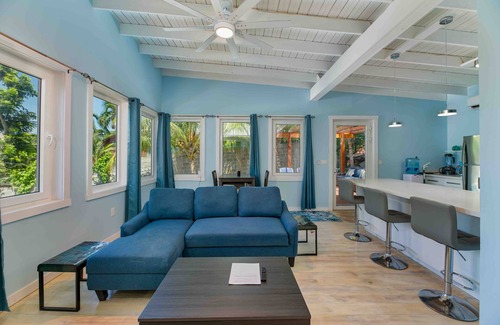 Antoneys Cay Villa | Large West Bay Beach Villa with private pool. Easy walk to beach. Quiet oasis.