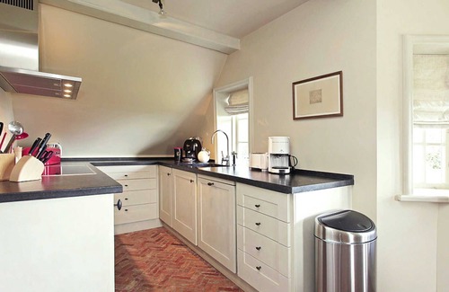 Munkmarsch Cottage | Large whale from A&M - Large whale