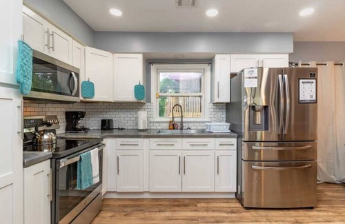 Columbus House | Large Yard with Treehouse! Tri-Level Retreat