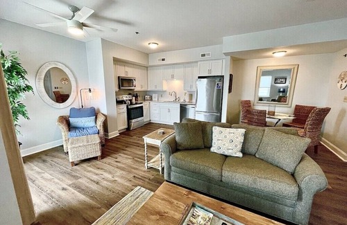 Charleston County Condo | Largest 1BR/1BA in IOP | Pool | Pet Friendly