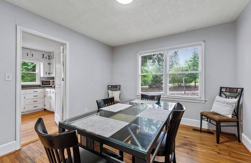 Roswell House | Largest guest capacity in walking distance to Canton St, group & pet friendly!