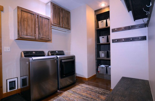 Crested Butte House | Larkspur Chalet, Hot tub, pet friendly, tennis/pic