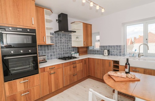 Marske-by-the-Sea Cottage | LARKSBAY VIEW, pet friendly, with a garden in Marske-By-The-Sea