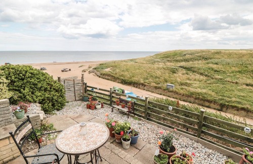 Marske-by-the-Sea Cottage | LARKSBAY VIEW, pet friendly, with a garden in Marske-By-The-Sea