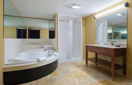 Carlisle Hotel | Larkspur Landing Select Carlisle