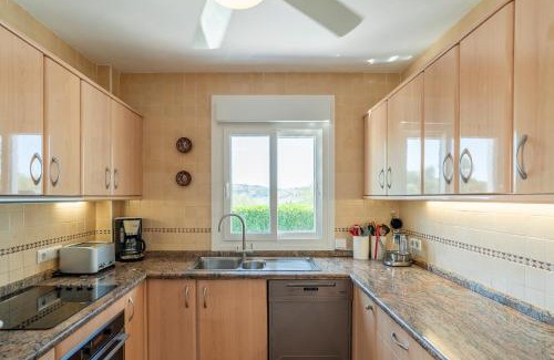 Vinuela Villa | Las Alondras stunning lake views