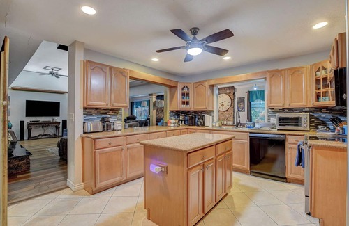 Las Vegas House | Las Vegas 5 Star Hidden Gem! Newly Renovated - Indoor Pool - Sleeps 20!