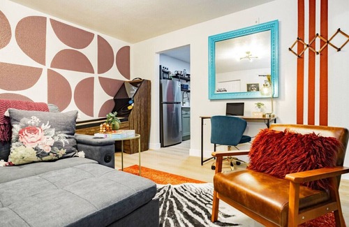 Gateway District House | Las Vegas Downtown Private Modern x2 Suite Retreat